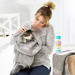 Frisco Brightening Cat & Dog Shampoo With Aloe -Frisco Shop 192074 PT4. AC SS1800 V1589487671