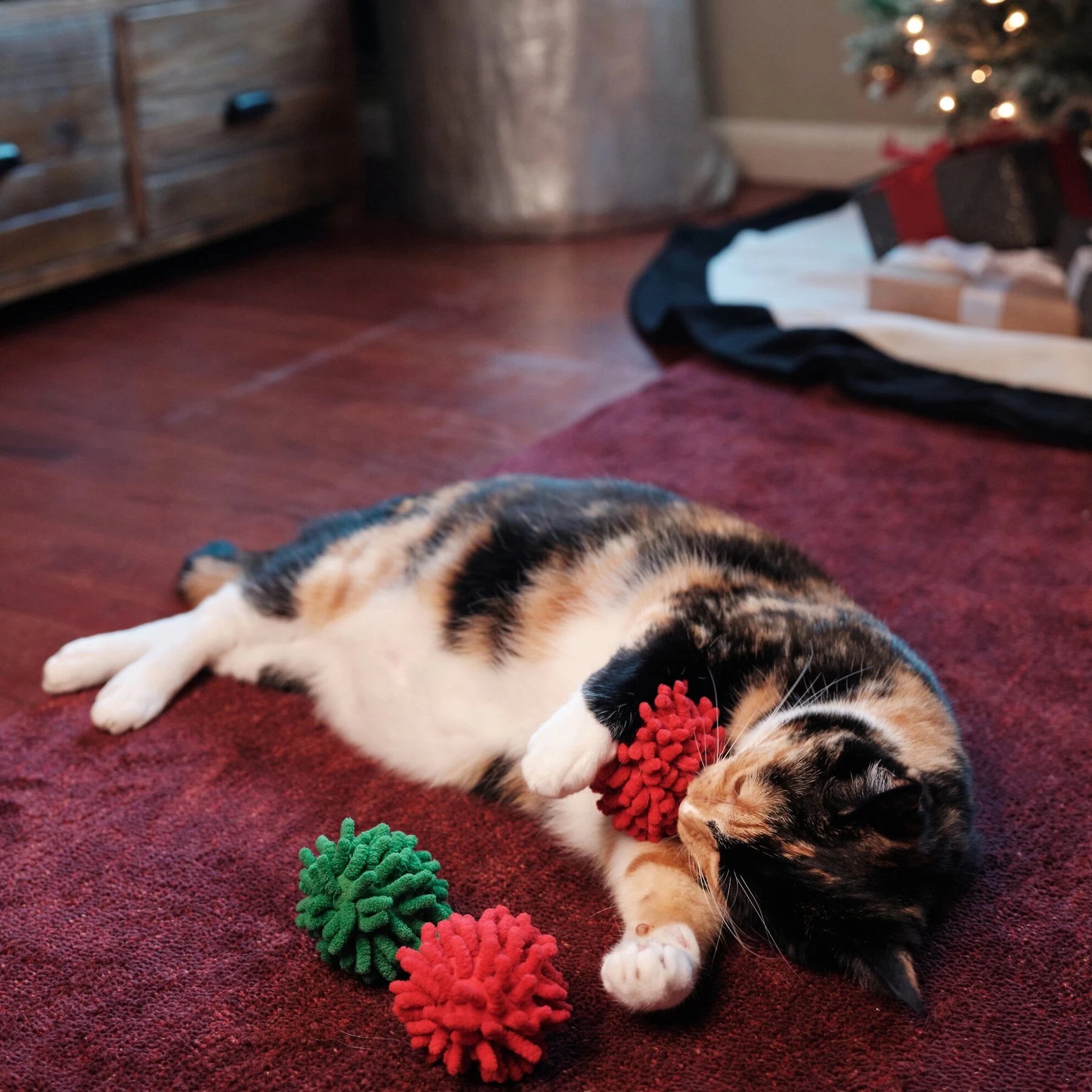 Frisco Holiday Moppy Ball Cat Toy With Catnip, 3 Count 3 Frisco Holiday Moppy Ball Cat Toy With Catnip, 3 Count - Image 3