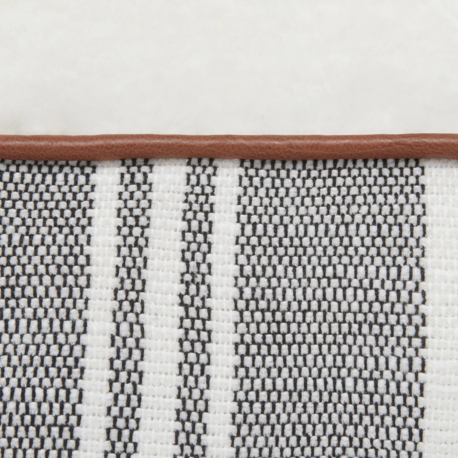 Frisco Farmhouse Rectangular Gusset Dog Bed W/ Removable Cover 4 Frisco Farmhouse Rectangular Gusset Dog Bed W/ Removable Cover - Image 4